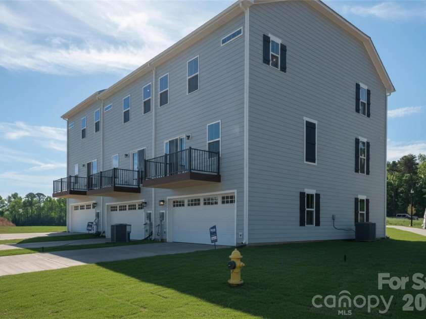 6004 Blue Ridge Oak Road, Charlotte, NC 28278.  MLS# CAR4337440, YatesRealty ID 23296. 