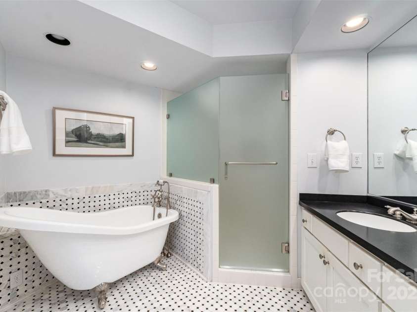 6602 Gaywind Drive, Charlotte, NC 28226.  MLS# CAR4274468, YatesRealty ID 23299. 