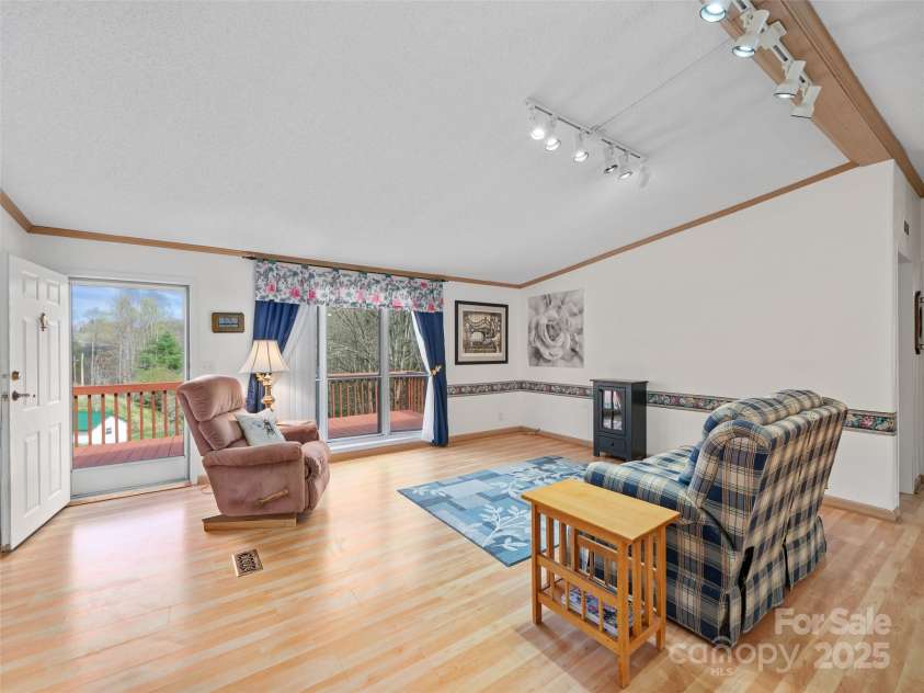 469 Hensley Branch, Burnsville, NC 28714.  MLS# CAR4244936, YatesRealty ID 233. 