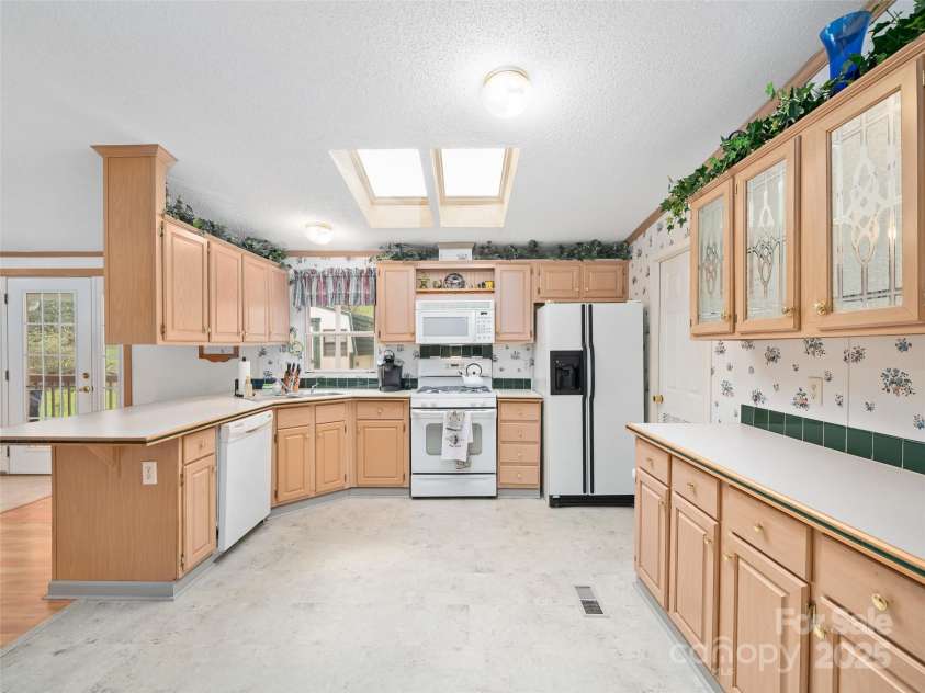 469 Hensley Branch, Burnsville, NC 28714.  MLS# CAR4244936, YatesRealty ID 233. 