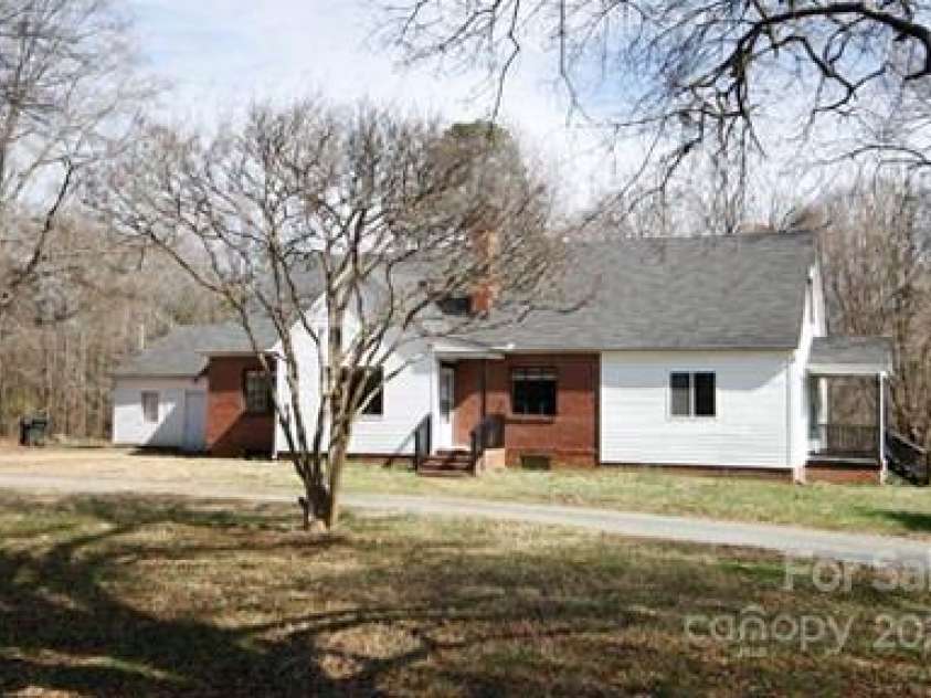 9909 Idlewild Road, Matthews, NC 28105.  MLS# CAR3573949, YatesRealty ID 233. 