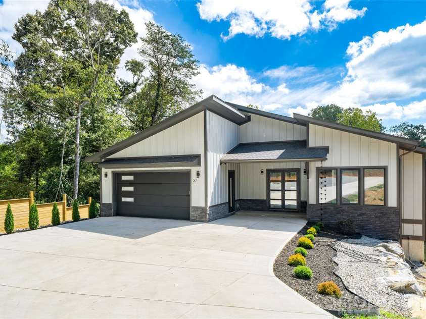27 George Allen Ridge, Arden, NC 28704.  MLS# CAR4301850, YatesRealty ID 2330. 