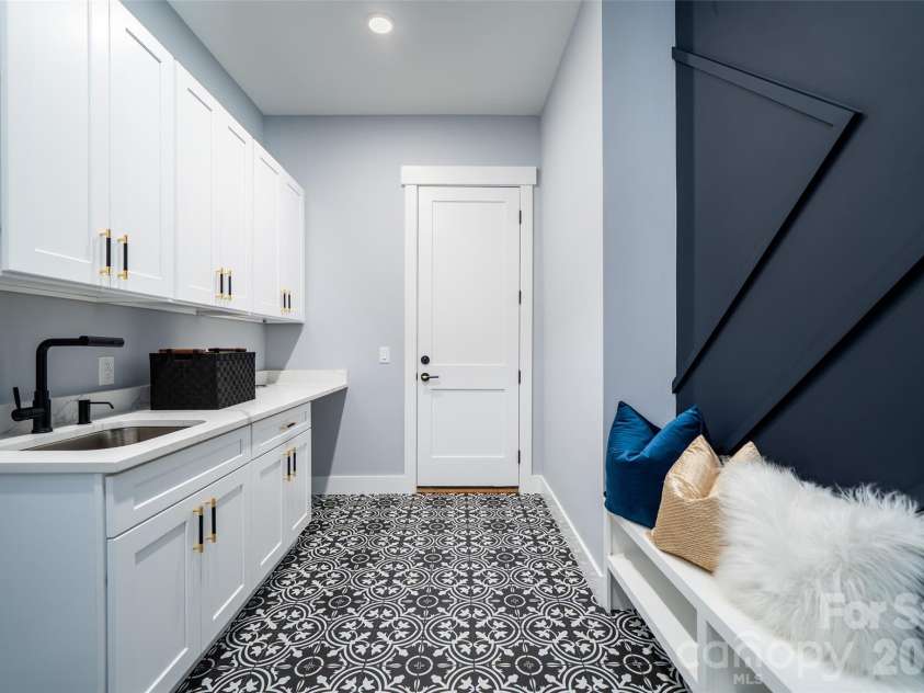 27 George Allen Ridge, Arden, NC 28704.  MLS# CAR4301850, YatesRealty ID 2330. Laundry/mudroom 