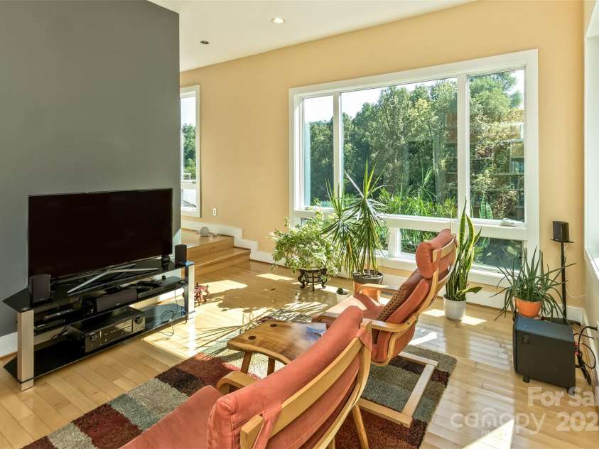 404 Amanda Drive, Mars Hill, NC 28754.  MLS# CAR4232022, YatesRealty ID 2330. Back Inside, the den is a perfect reading spot, just off the livig room