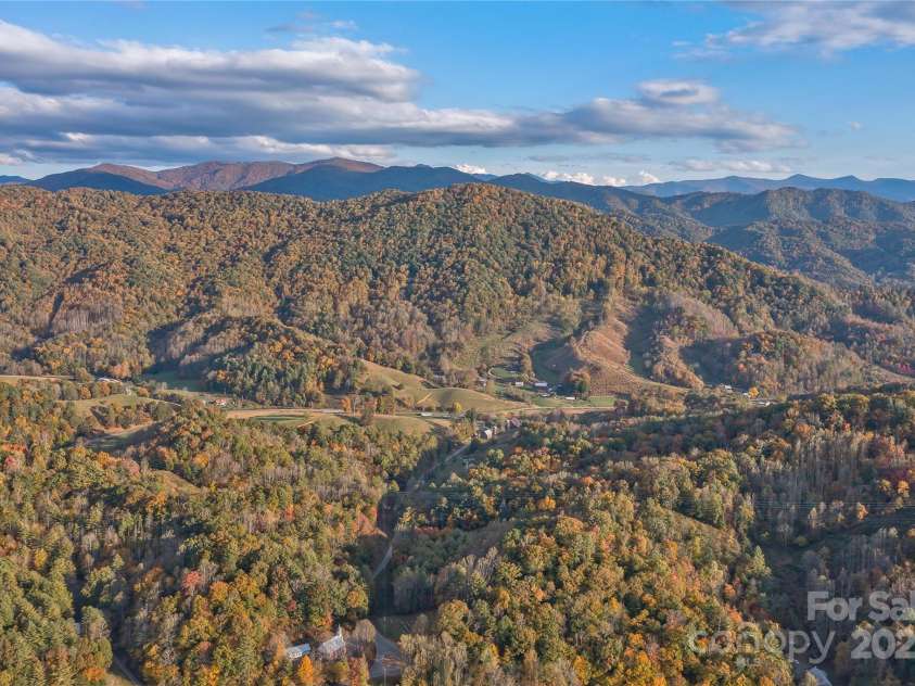 404 Amanda Drive, Mars Hill, NC 28754.  MLS# CAR4232022, YatesRealty ID 2330. Where the majestic mountains call you...