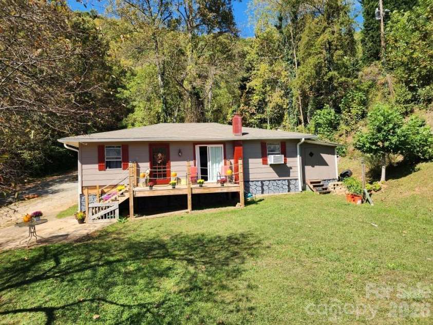 41 Gunches Dirt Road, Candler, NC 28715.  MLS# CAR4337380, YatesRealty ID 2330. 
