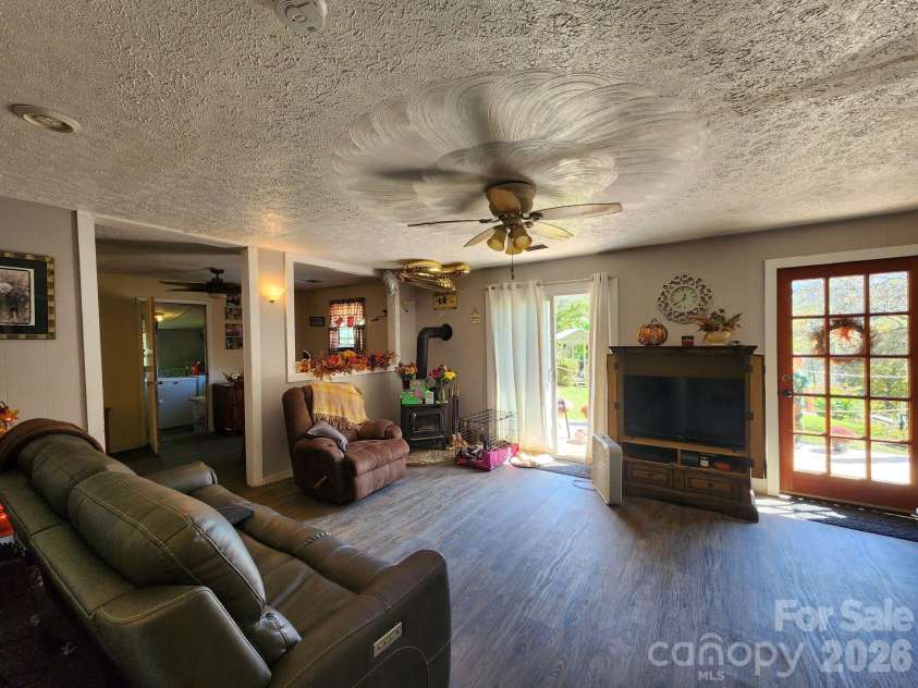 41 Gunches Dirt Road, Candler, NC 28715.  MLS# CAR4337380, YatesRealty ID 2330. 