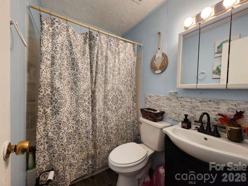 41 Gunches Dirt Road, Candler, NC 28715.  MLS# CAR4337380, YatesRealty ID 2330. 