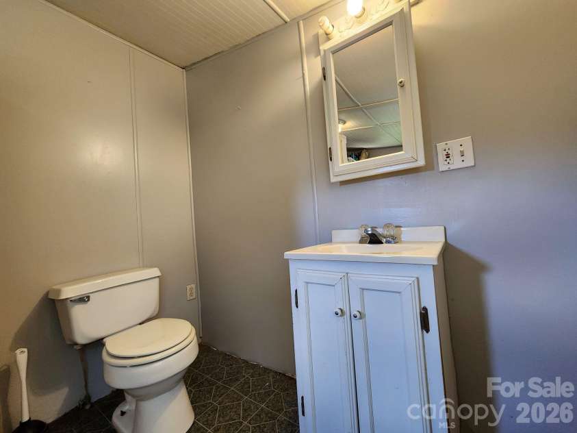 41 Gunches Dirt Road, Candler, NC 28715.  MLS# CAR4337380, YatesRealty ID 2330. 