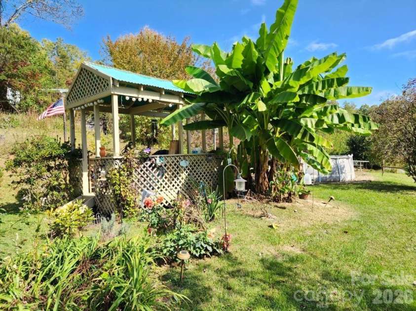 41 Gunches Dirt Road, Candler, NC 28715.  MLS# CAR4337380, YatesRealty ID 2330. 