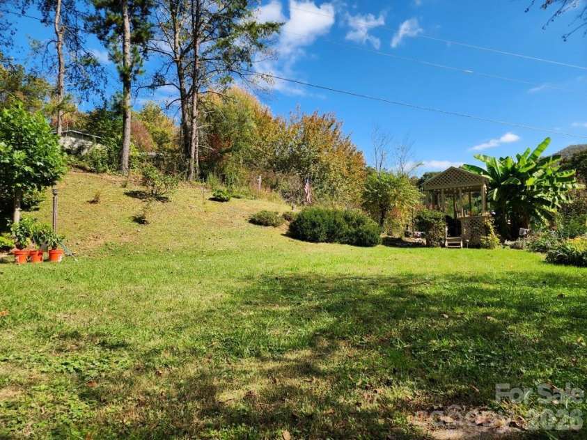 41 Gunches Dirt Road, Candler, NC 28715.  MLS# CAR4337380, YatesRealty ID 2330. 