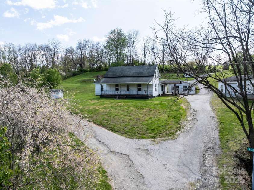 20 & 28 Toby Drive, Asheville, NC 28806.  MLS# CAR4261356, YatesRealty ID 23300. 