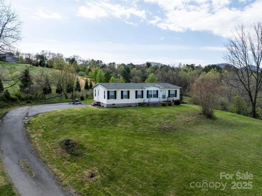 20 & 28 Toby Drive, Asheville, NC 28806.  MLS# CAR4261356, YatesRealty ID 23300. 