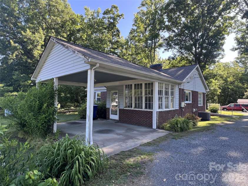 209 Roxford Road, Kings Mountain, NC 28086.  MLS# CAR4382118, YatesRealty ID 23300. 