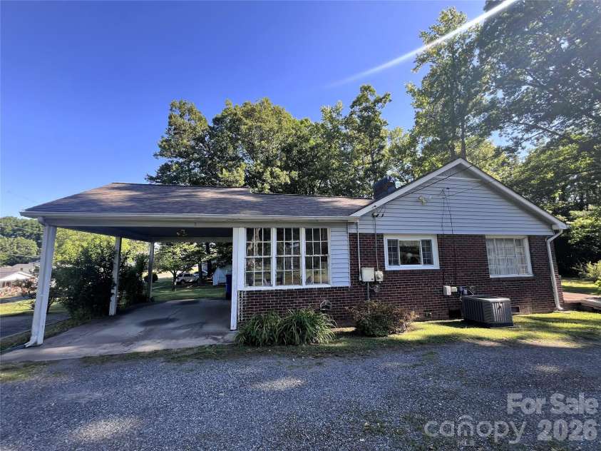209 Roxford Road, Kings Mountain, NC 28086.  MLS# CAR4382118, YatesRealty ID 23300. 