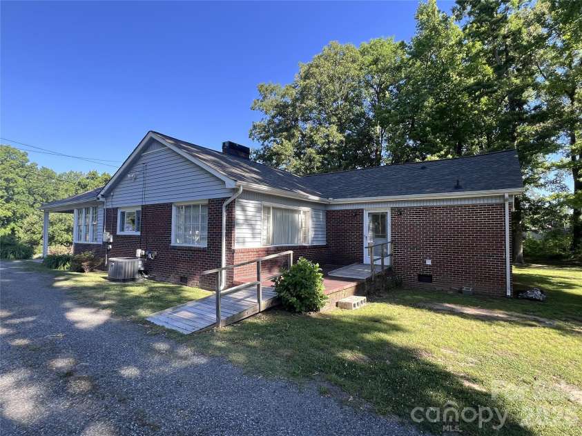 209 Roxford Road, Kings Mountain, NC 28086.  MLS# CAR4382118, YatesRealty ID 23300. 