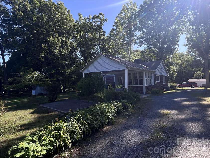 209 Roxford Road, Kings Mountain, NC 28086.  MLS# CAR4382118, YatesRealty ID 23300. 