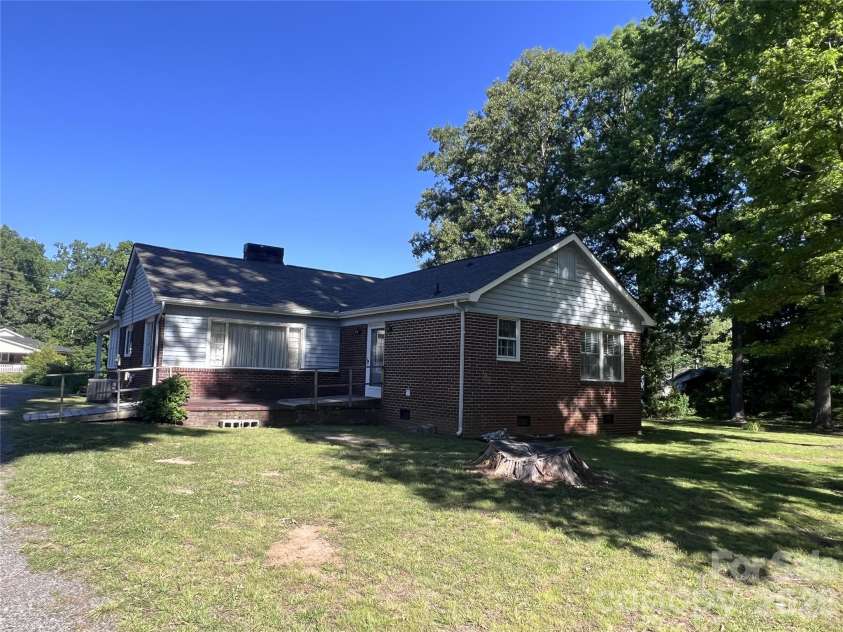 209 Roxford Road, Kings Mountain, NC 28086.  MLS# CAR4382118, YatesRealty ID 23300. 