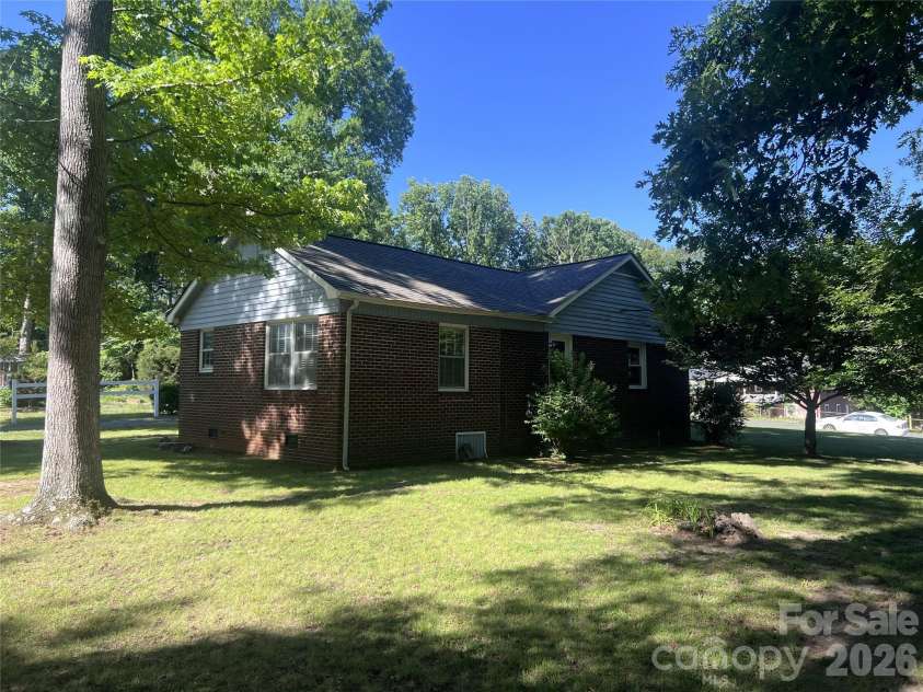 209 Roxford Road, Kings Mountain, NC 28086.  MLS# CAR4382118, YatesRealty ID 23300. 