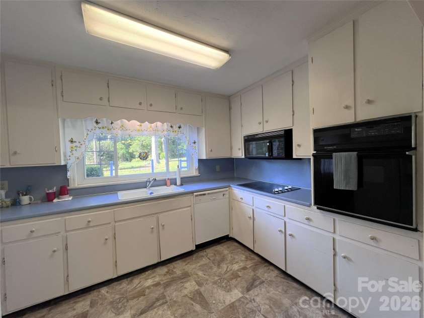 209 Roxford Road, Kings Mountain, NC 28086.  MLS# CAR4382118, YatesRealty ID 23300. 