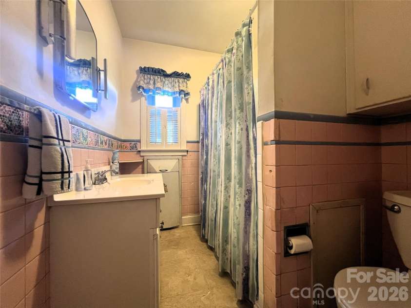 209 Roxford Road, Kings Mountain, NC 28086.  MLS# CAR4382118, YatesRealty ID 23300. 