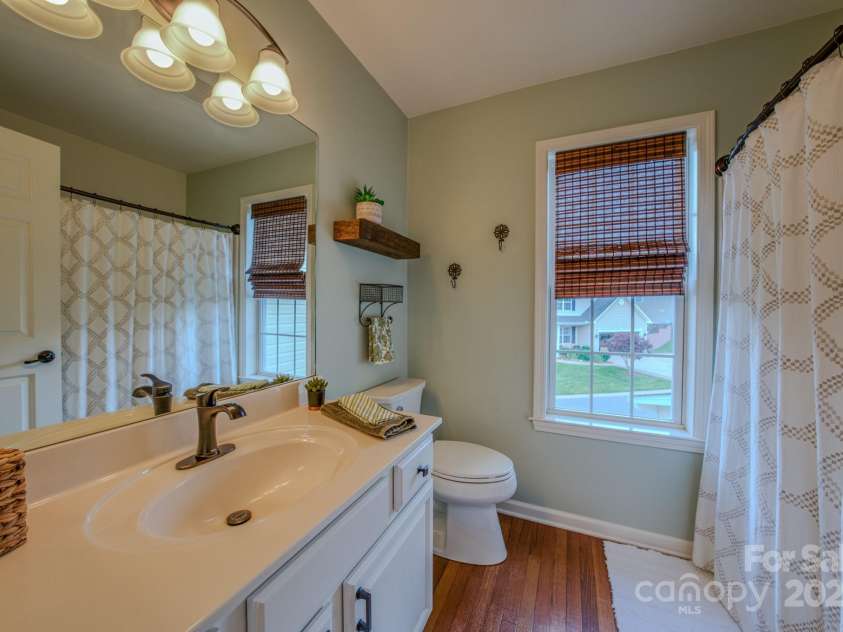 36 Stone River Drive, Asheville, NC 28804.  MLS# CAR4268666, YatesRealty ID 23301. 2nd full bathroom upstairs.