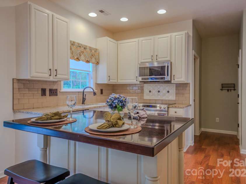 36 Stone River Drive, Asheville, NC 28804.  MLS# CAR4268666, YatesRealty ID 23301. 