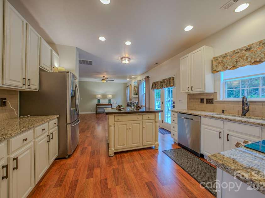 36 Stone River Drive, Asheville, NC 28804.  MLS# CAR4268666, YatesRealty ID 23301. 