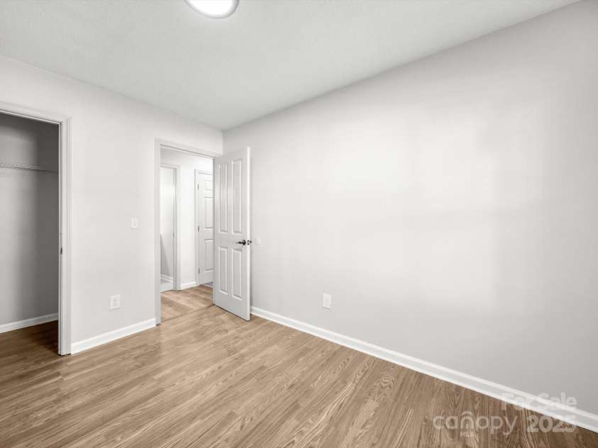 3133 Amay James Avenue, Charlotte, NC 28208.  MLS# CAR4268483, YatesRealty ID 23303. 