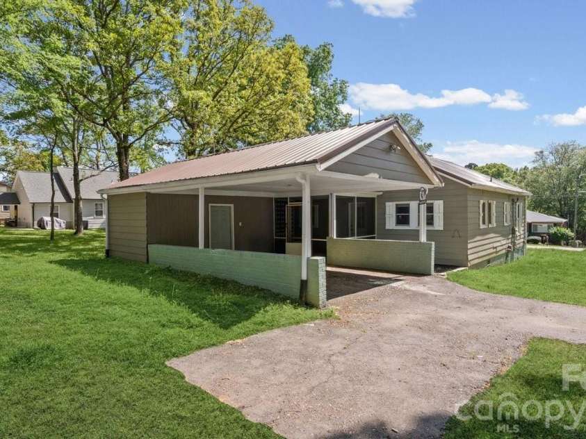 612 Rowan Mills Road, Salisbury, NC 28147.  MLS# CAR4374315, YatesRealty ID 23304. 