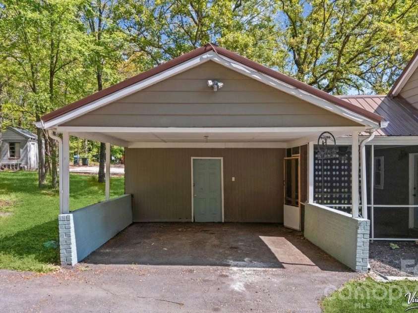 612 Rowan Mills Road, Salisbury, NC 28147.  MLS# CAR4374315, YatesRealty ID 23304. 