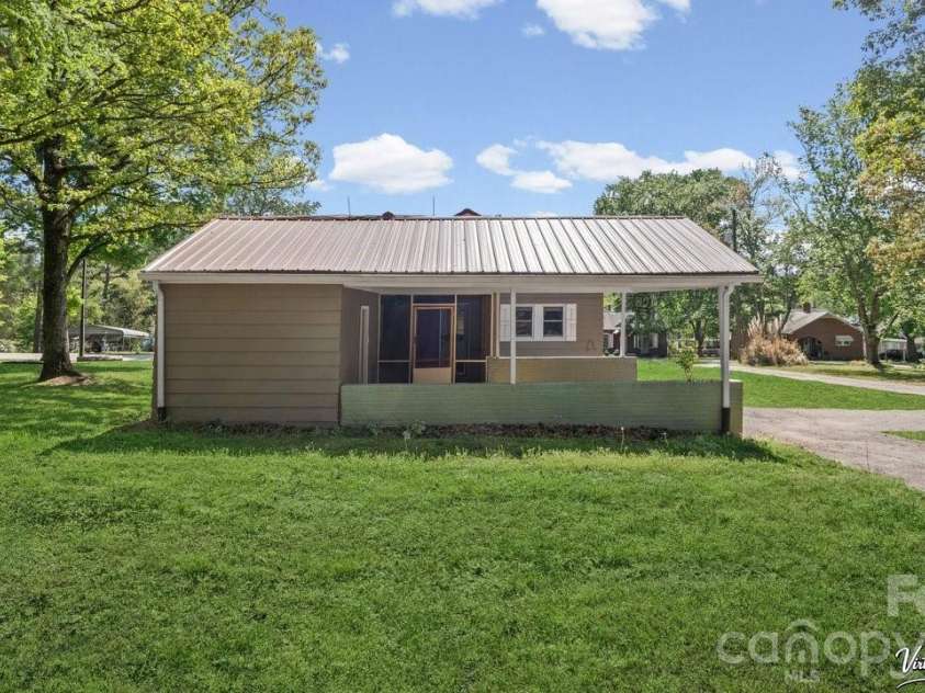 612 Rowan Mills Road, Salisbury, NC 28147.  MLS# CAR4374315, YatesRealty ID 23304. 
