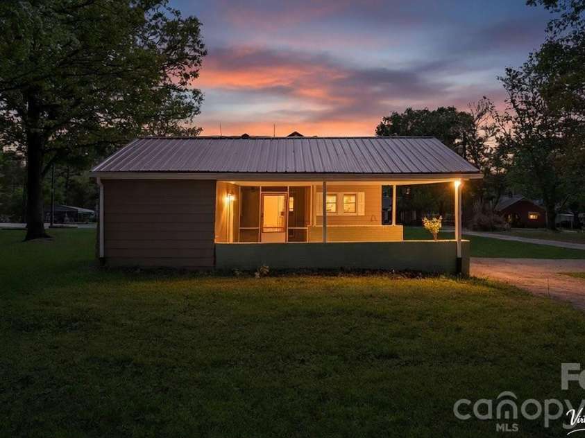 612 Rowan Mills Road, Salisbury, NC 28147.  MLS# CAR4374315, YatesRealty ID 23304. 