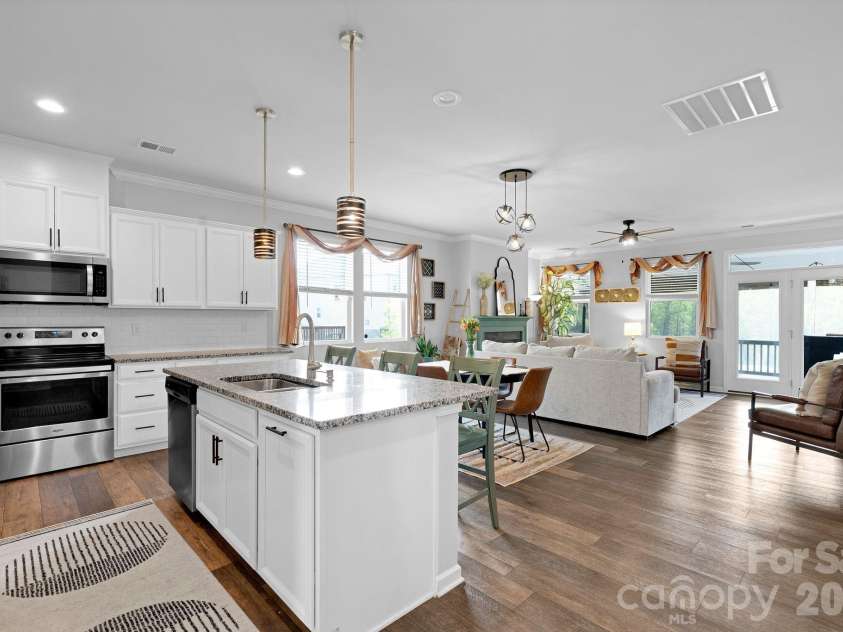 13124 Lakemore Drive, Charlotte, NC 28278.  MLS# CAR4366495, YatesRealty ID 23305. 