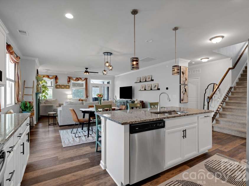 13124 Lakemore Drive, Charlotte, NC 28278.  MLS# CAR4366495, YatesRealty ID 23305. 