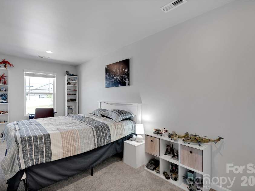 13124 Lakemore Drive, Charlotte, NC 28278.  MLS# CAR4366495, YatesRealty ID 23305. 