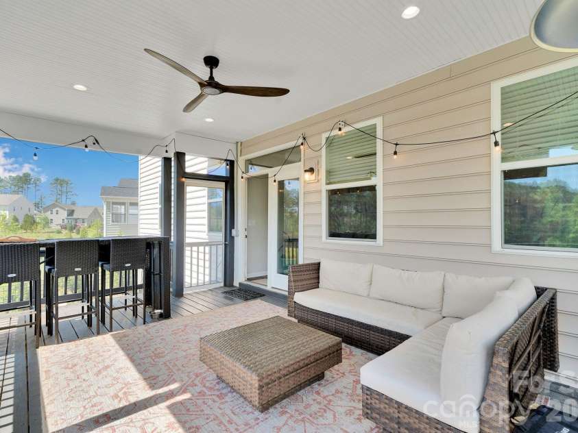 13124 Lakemore Drive, Charlotte, NC 28278.  MLS# CAR4366495, YatesRealty ID 23305. 