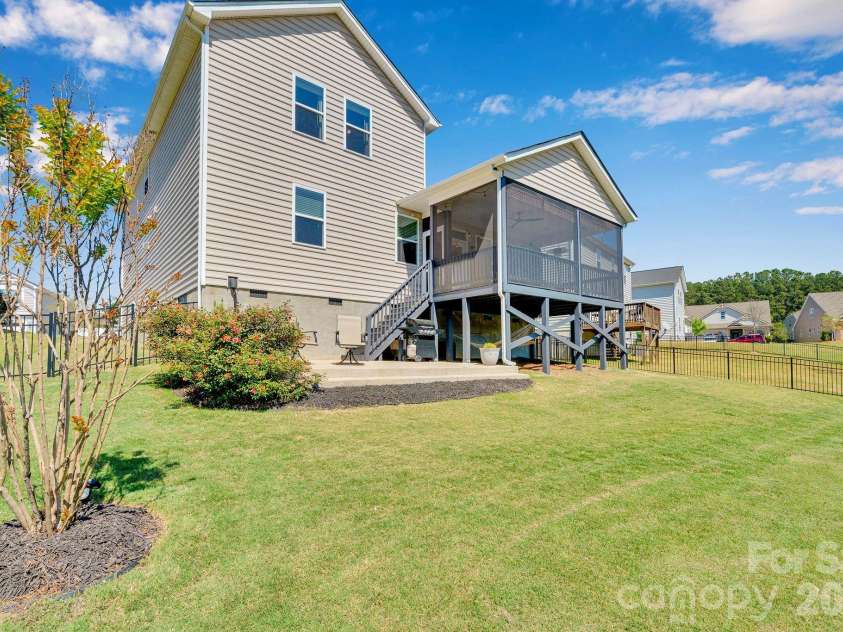 13124 Lakemore Drive, Charlotte, NC 28278.  MLS# CAR4366495, YatesRealty ID 23305. 