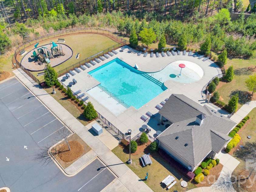 13124 Lakemore Drive, Charlotte, NC 28278.  MLS# CAR4366495, YatesRealty ID 23305. 