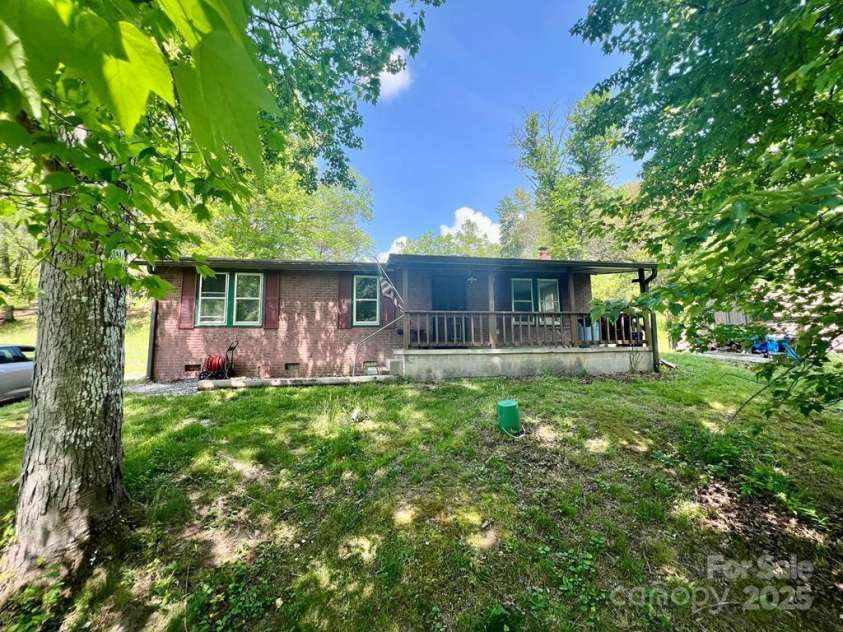 387 Sheep Rock Cove Road, Whittier, NC 28789.  MLS# CAR4272962, YatesRealty ID 23306. 