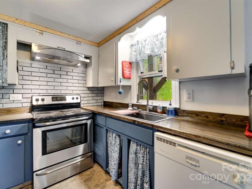 387 Sheep Rock Cove Road, Whittier, NC 28789.  MLS# CAR4272962, YatesRealty ID 23306. 