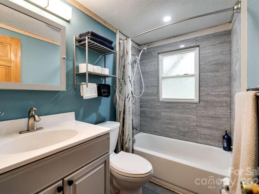 387 Sheep Rock Cove Road, Whittier, NC 28789.  MLS# CAR4272962, YatesRealty ID 23306. 