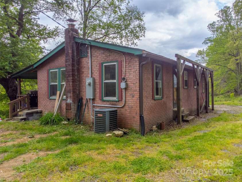 387 Sheep Rock Cove Road, Whittier, NC 28789.  MLS# CAR4272962, YatesRealty ID 23306. 