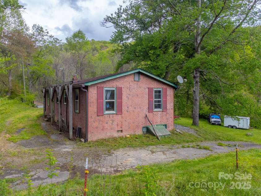 387 Sheep Rock Cove Road, Whittier, NC 28789.  MLS# CAR4272962, YatesRealty ID 23306. 