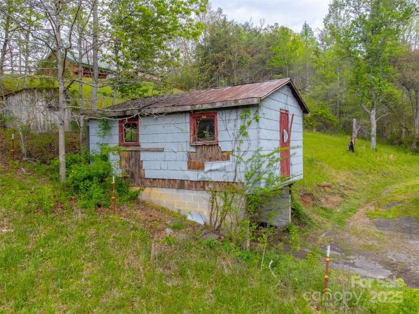 387 Sheep Rock Cove Road, Whittier, NC 28789.  MLS# CAR4272962, YatesRealty ID 23306. 