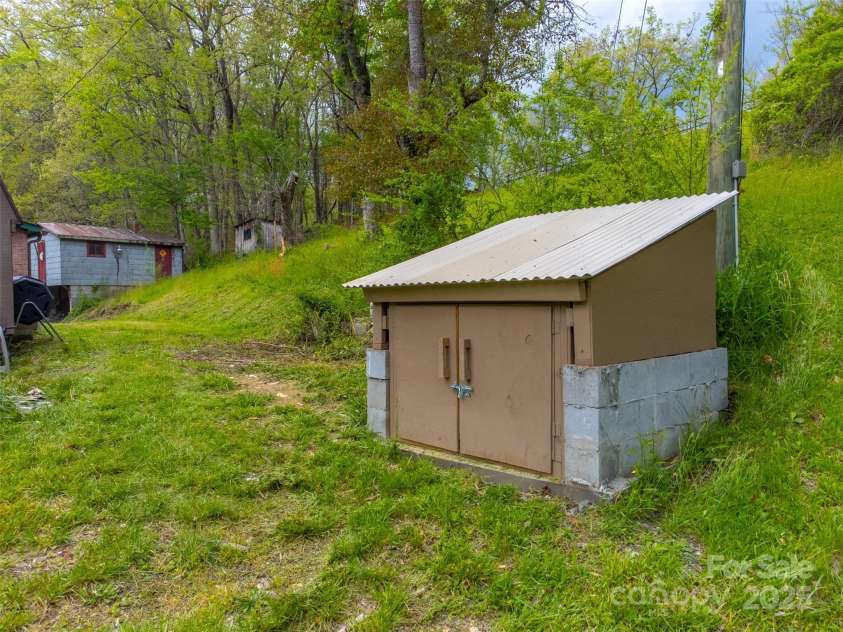 387 Sheep Rock Cove Road, Whittier, NC 28789.  MLS# CAR4272962, YatesRealty ID 23306. 