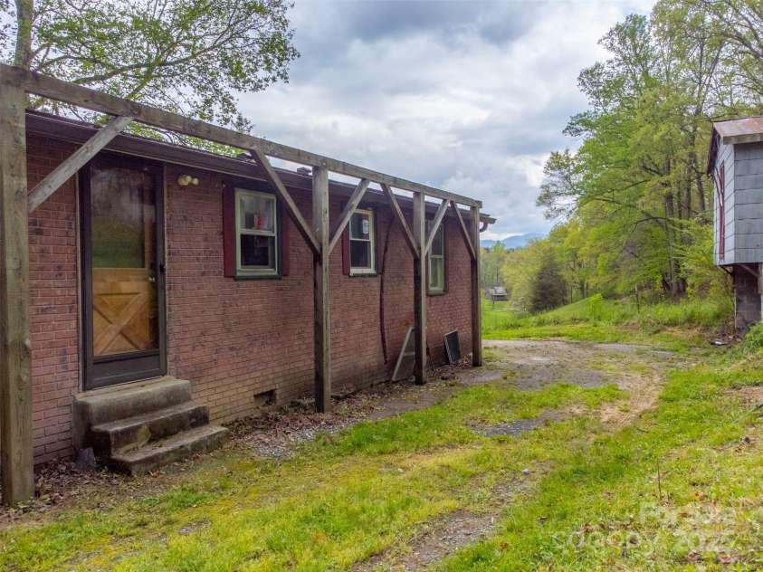 387 Sheep Rock Cove Road, Whittier, NC 28789.  MLS# CAR4272962, YatesRealty ID 23306. 