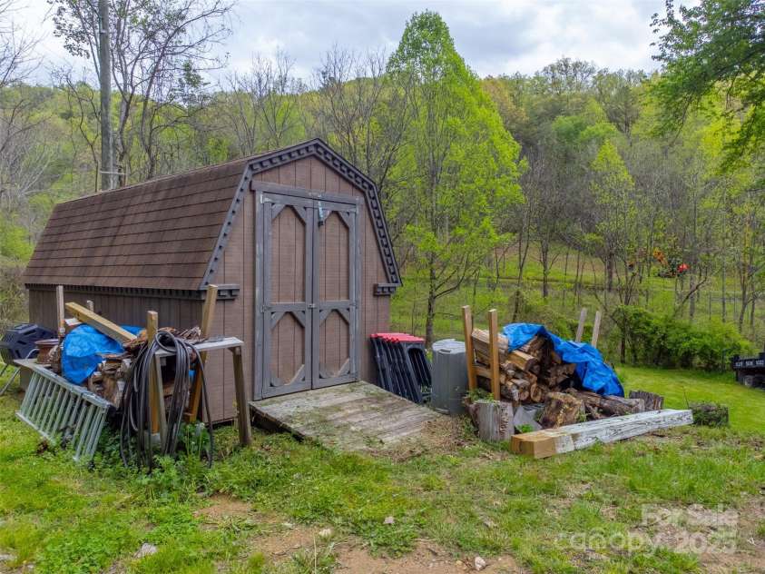 387 Sheep Rock Cove Road, Whittier, NC 28789.  MLS# CAR4272962, YatesRealty ID 23306. 