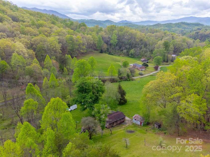 387 Sheep Rock Cove Road, Whittier, NC 28789.  MLS# CAR4272962, YatesRealty ID 23306. 