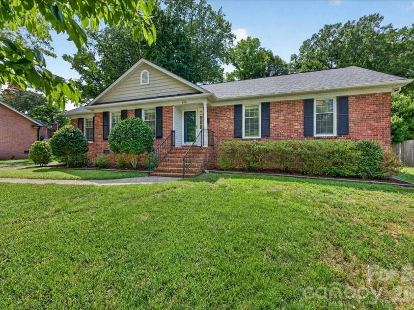 5712 Telfair Road, Charlotte, NC 28210.  MLS# CAR4380837, YatesRealty ID 23308. 